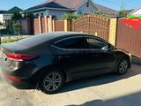 Hyundai Elantra 2018 годаfor8 000 000 тг. в Атырау – фото 2