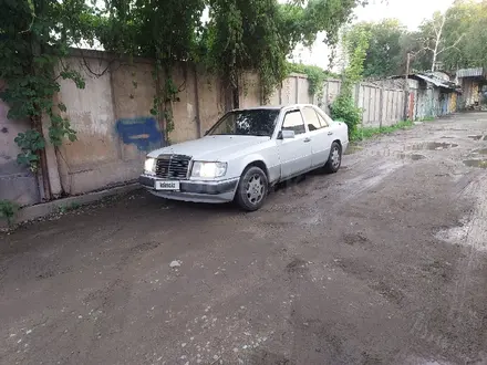 Mercedes-Benz E 260 1991 года за 1 100 000 тг. в Алматы