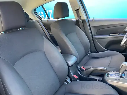 Chevrolet Cruze 2014 года за 3 910 000 тг. в Алматы – фото 15