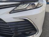 Toyota Camry 2022 года за 13 000 000 тг. в Атырау – фото 3