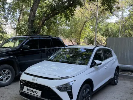 Hyundai Bayon 2024 года за 8 300 000 тг. в Караганда