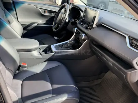 Toyota RAV4 2022 года за 15 450 000 тг. в Астана – фото 14