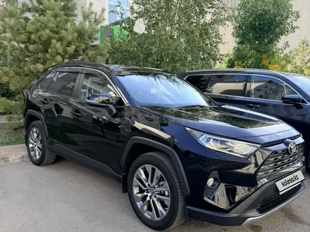Toyota RAV4 2022 года за 15 450 000 тг. в Астана – фото 4