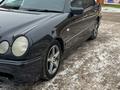 Mercedes-Benz E 200 2001 года за 2 700 000 тг. в Астана – фото 2