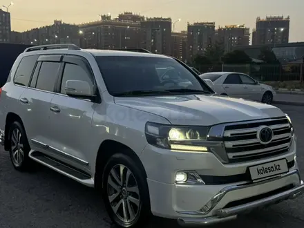 Toyota Land Cruiser 2017 года за 32 000 000 тг. в Актау