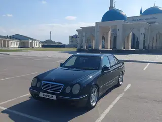 Mercedes-Benz E 240