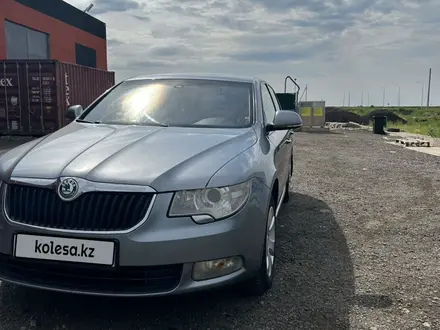 Skoda Superb 2011 года за 3 500 000 тг. в Астана – фото 2