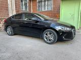 Hyundai Elantra 2018 годаfor8 300 000 тг. в Караганда – фото 3