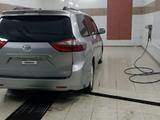 Toyota Sienna 2016 года за 8 000 000 тг. в Кульсары – фото 3