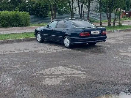 Mercedes-Benz E 200 1997 года за 2 850 000 тг. в Астана – фото 9