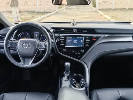 Toyota Camry 2018 года за 9 000 000 тг. в Тараз – фото 10