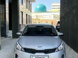 Kia Rio 2021 года за 6 800 000 тг. в Актау