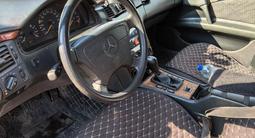 Mercedes-Benz E 200 1995 года за 2 300 000 тг. в Петропавловск – фото 3