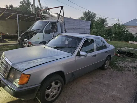 Mercedes-Benz E 230 1989 года за 750 000 тг. в Шымкент