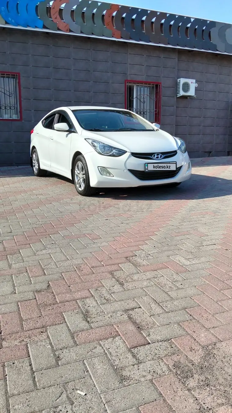 Hyundai Elantra, 2011