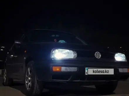 Volkswagen Golf 1993 года за 1 850 000 тг. в Караганда