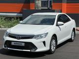 Toyota Camry 2015 года за 10 800 000 тг. в Усть-Каменогорск – фото 2