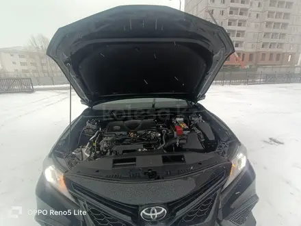 Toyota Camry 2021 года за 13 100 000 тг. в Астана – фото 13