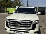 Toyota Land Cruiser 2022 года за 50 000 000 тг. в Алматы – фото 2