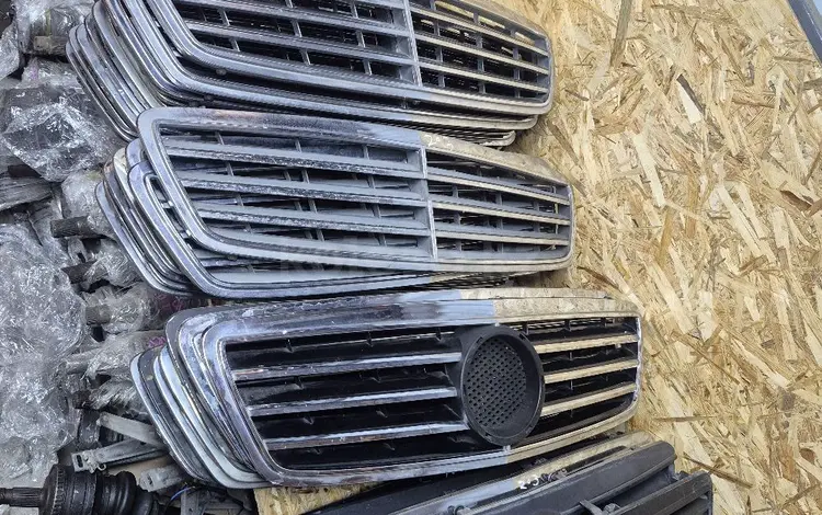 Решетка рестайлинг w203 за 20 000 тг. в Алматы
