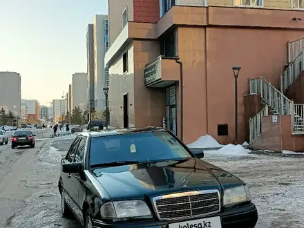 Mercedes-Benz C 180 1995 года за 2 200 000 тг. в Астана – фото 2