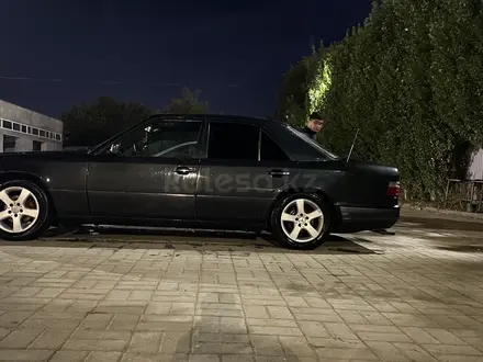 Mercedes-Benz E 280 1994 года за 2 600 000 тг. в Актобе