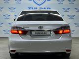 Toyota Camry 2018 года за 11 150 000 тг. в Шымкент – фото 4