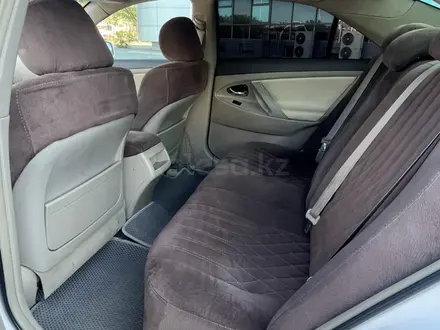 Toyota Camry 2007 года за 4 000 000 тг. в Актобе – фото 16