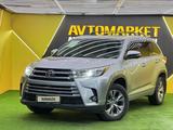 Toyota Highlander 2015 года за 12 500 000 тг. в Астана
