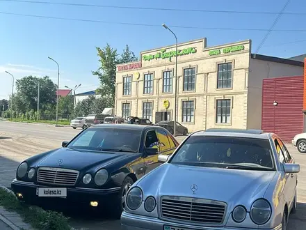 Mercedes-Benz E 320 1998 года за 3 400 000 тг. в Актобе – фото 7