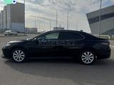 Toyota Camry 2018 года за 12 500 000 тг. в Урджар – фото 4