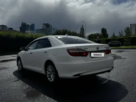 Toyota Camry 2015 года за 11 500 000 тг. в Астана – фото 3