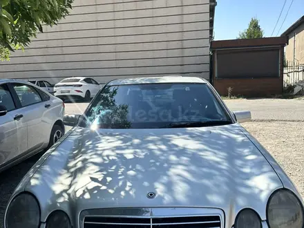 Mercedes-Benz E 280 1997 года за 2 200 000 тг. в Тараз – фото 2