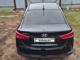 Hyundai Accent 2022 года за 7 200 000 тг. в Уральск – фото 4