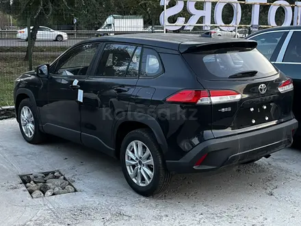 Toyota Corolla Cross 2021 года за 11 400 000 тг. в Алматы – фото 2