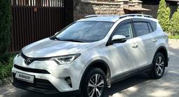 Toyota RAV4 2016 года за 10 800 000 тг. в Алматы