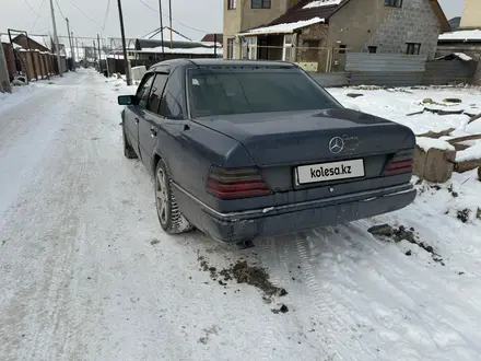 Mercedes-Benz E 320 1991 года за 1 800 000 тг. в Алматы – фото 16