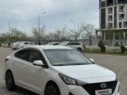 Hyundai Accent 2022 года за 5 900 000 тг. в Актау – фото 3