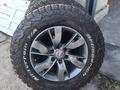 Оригинальный Комплект дисков и шин от внедорожника за 350 000 тг. в Караганда