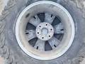 Оригинальный Комплект дисков и шин от внедорожника за 350 000 тг. в Караганда – фото 3
