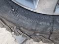 Оригинальный Комплект дисков и шин от внедорожника за 350 000 тг. в Караганда – фото 5