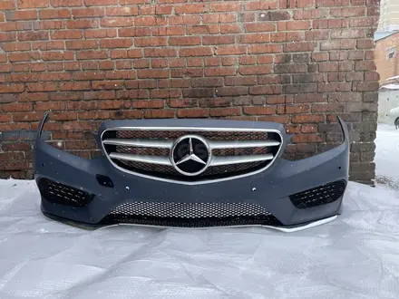 Передний бампер Mercedes W212 AMG рестайлинг за 15 000 тг. в Шымкент