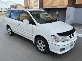 Nissan Presage, 2000