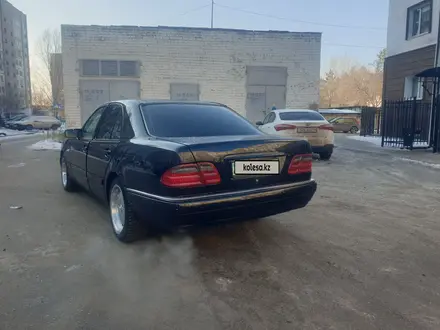 Mercedes-Benz E 230 1995 года за 2 700 000 тг. в Павлодар – фото 5