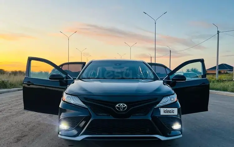 Toyota Camry 2019 года за 11 000 000 тг. в Астана