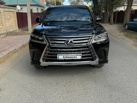 Lexus LX 570 2015 года за 50 000 000 тг. в Атырау