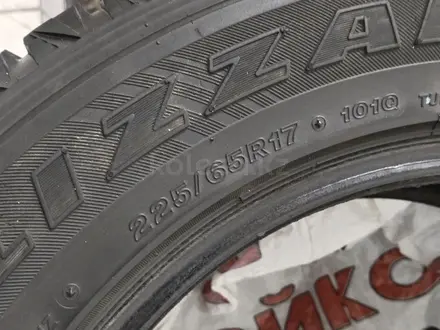 225/65/R17 BRIDGESTONE шины зимние за 90 000 тг. в Семей – фото 2