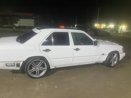 Mercedes-Benz E 280 1992 года за 1 350 000 тг. в Шымкент – фото 2