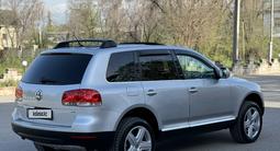 Volkswagen Touareg 2004 года за 5 850 000 тг. в Алматы – фото 5