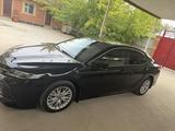 Toyota Camry 2019 года за 12 550 000 тг. в Айтеке би – фото 2